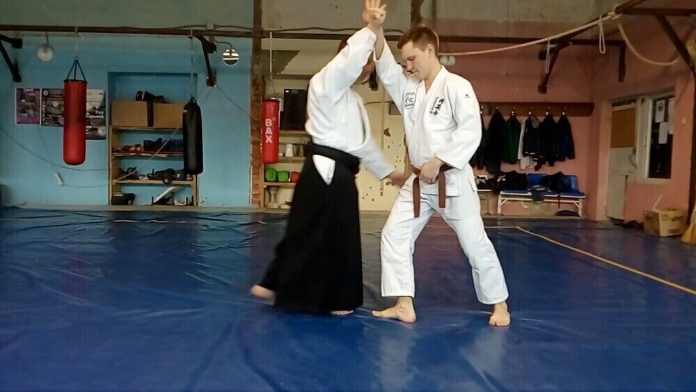 Проходит ежедневные интенсивные курсы Проходит ежедневные интенсивные курсы